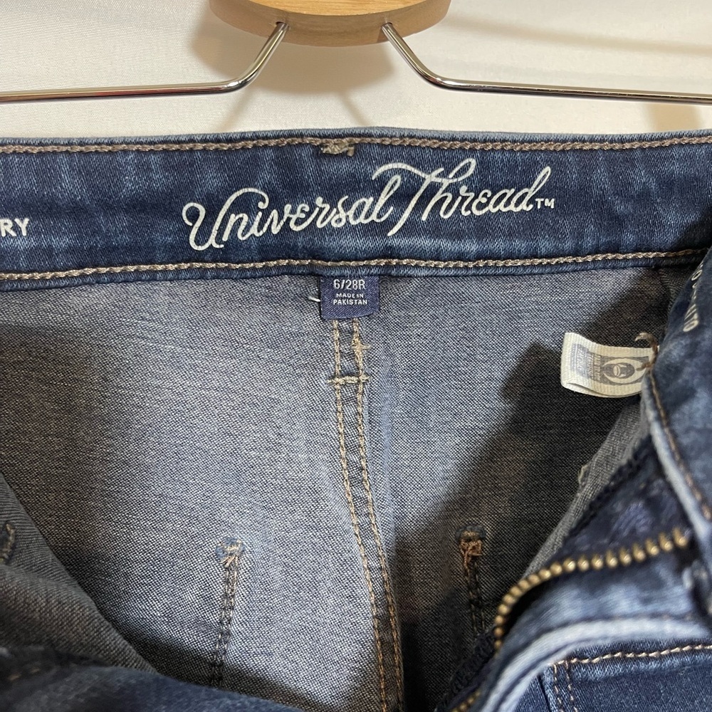 Universal Thread Indigo Wide Leg Jeans - Picture 3 of 6